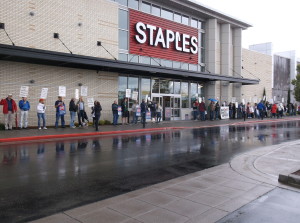140518 Staples action 020