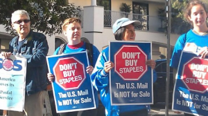 staplesprotest6214