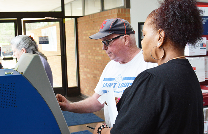 USPS continues use of Lobby Assistants to serve customers faster USPS continues use of Lobby Assistants to serve customers faster