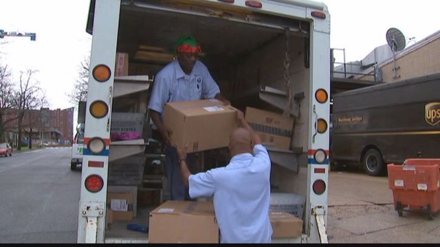 Video: DC postal workers come together to buy gifts for kids along their routes