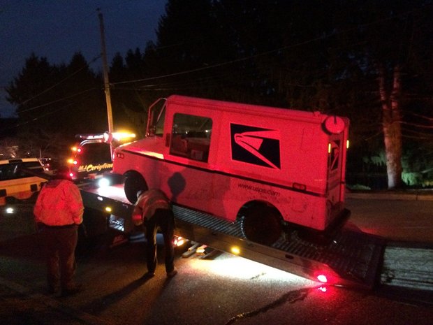 Mail truck rolls into pond in Boonton Township NJ