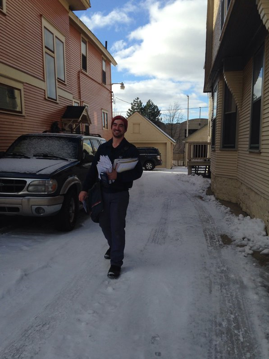 Video: Grand Rapids mail carrier chases down package thieves