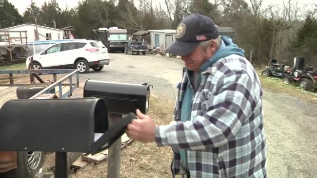 Video: Sevierville disabled veteran forced to move mailbox half mile away
