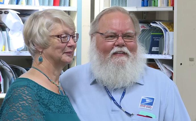 Video: Illinois letter carrier retires after 50 years