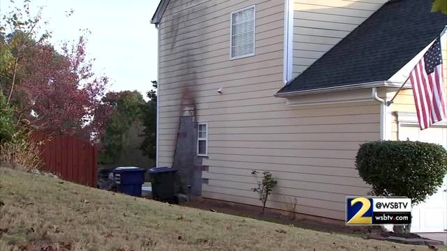 postal_worker_saves_family_from_house